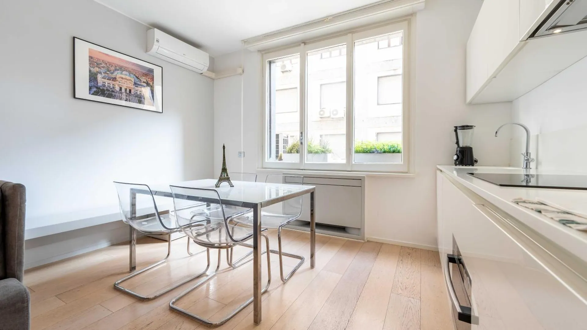 Suite 18 Milano Centro Duomo 0*, Milan
