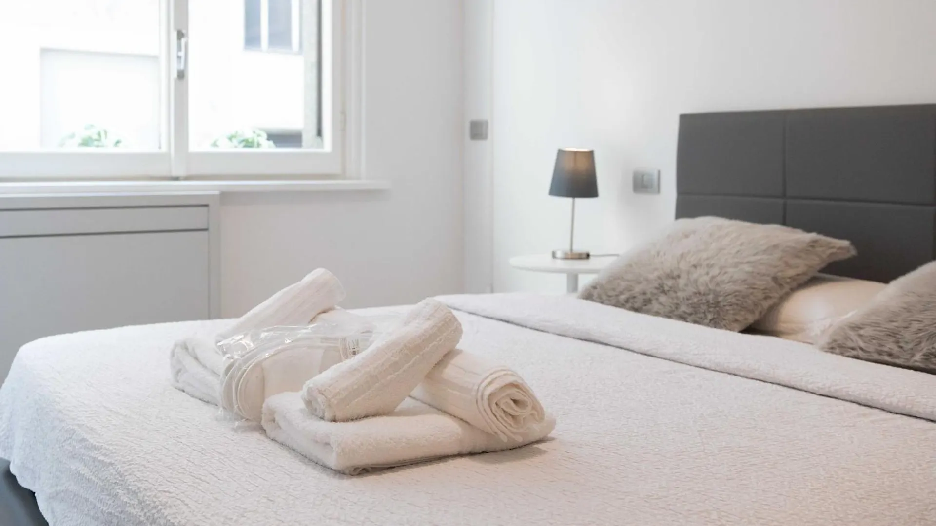 Suite 18 Milano Centro Duomo 0*, Milan